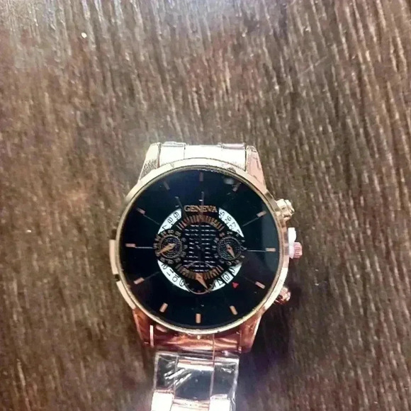 Men's large faced watch - Picture 2 of 5